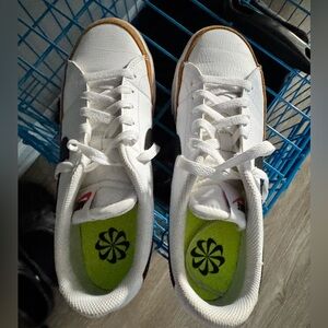 Nike White Casual Athletic Shoes with Brown Trim and Lime Insoles